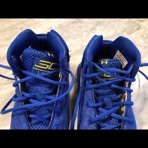 Boys Curry 3 Basketball Under Armour, 1.5